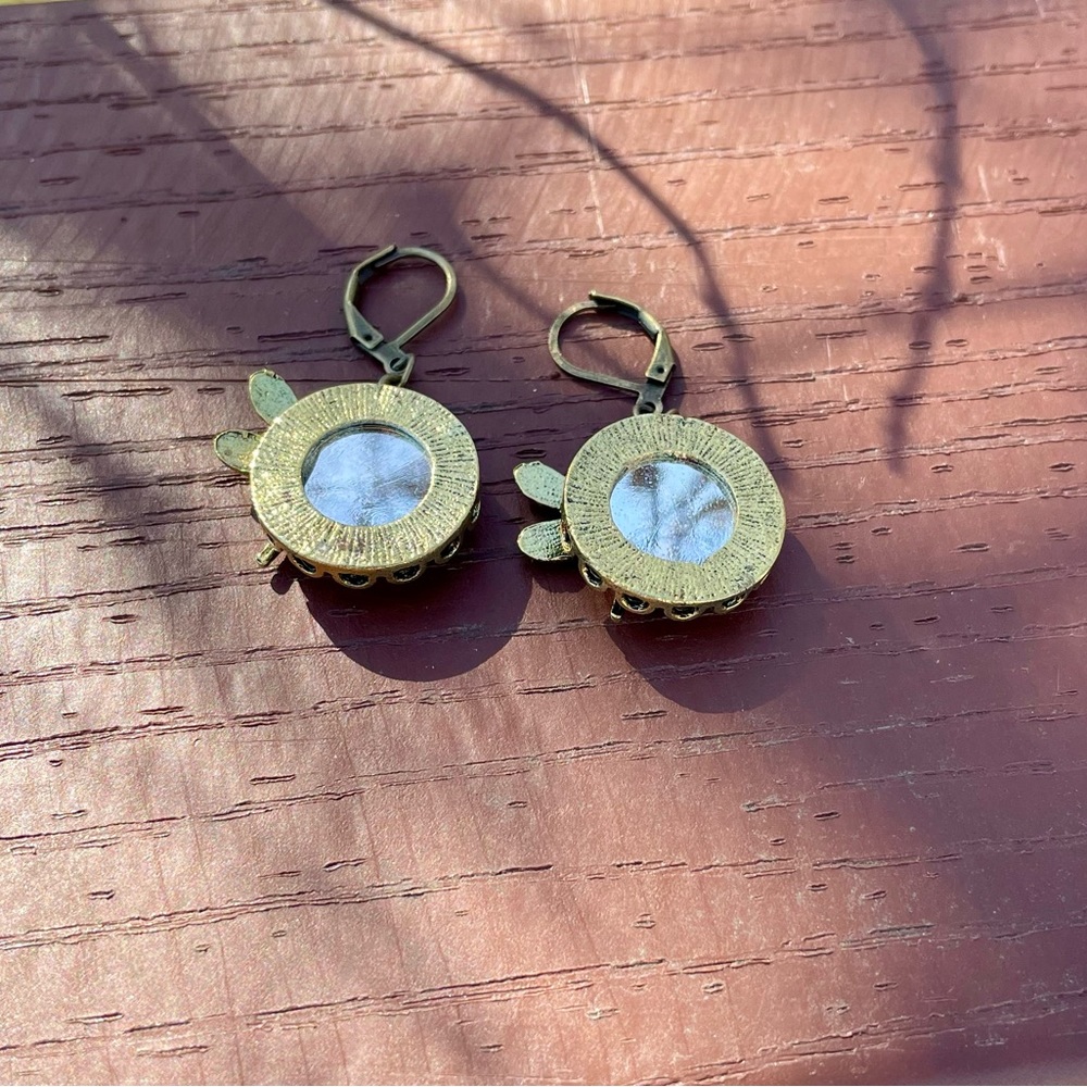 NWOT Vintage Style Brass and Glass Dragonfly Earrings - Picture 6 of 6